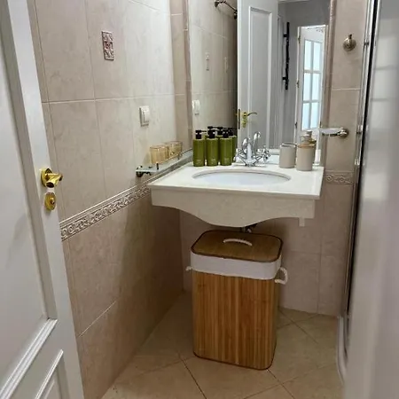 Flores Garden Pool & Sea View شقة *