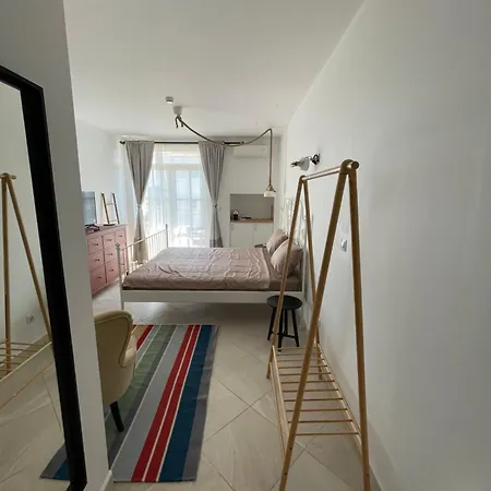 Flores Garden Pool & Sea View شقة *